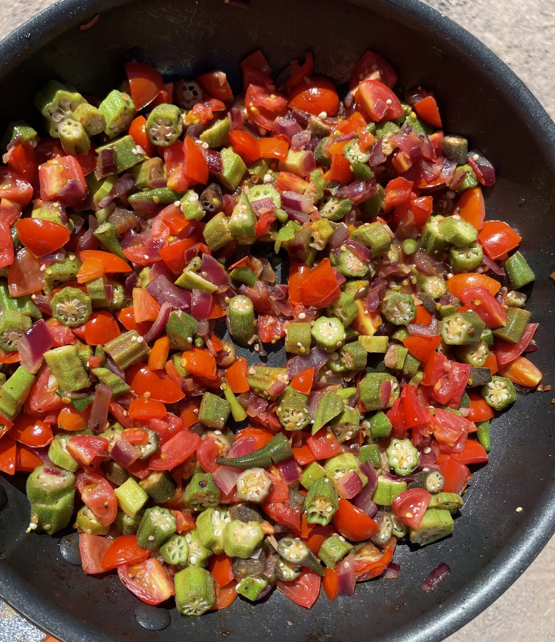 Okra and Tomato Stir Fry / Heirloom Farmers Markets